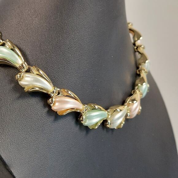 Pastel Pink & Seafoam Green Necklace & Clip Earrings Set Molded Plastic Lucite - Picture 4 of 16